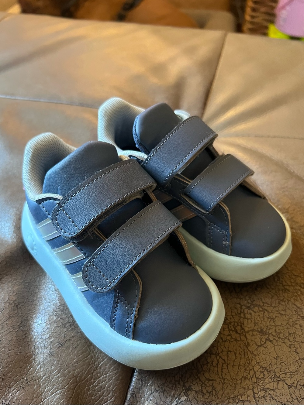 Adidas Grand Court 2.0 Shoes Kids in Blue with Iridescent Details